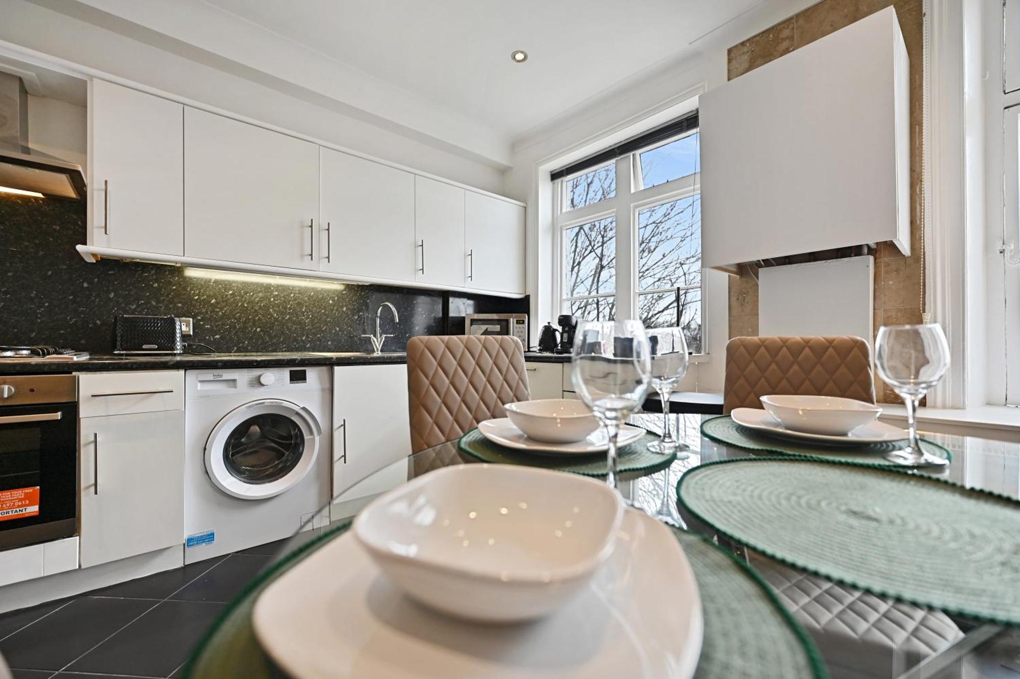 Beautiful 2 King Size Beds 2 Bath- Sleeps 5 In Earls Court Apartamento Londres Exterior foto